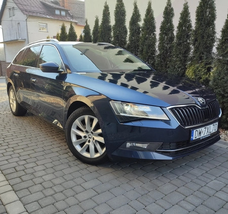 Skoda Superb cena 79900 przebieg: 170000, rok produkcji 2019 z Leśna małe 781